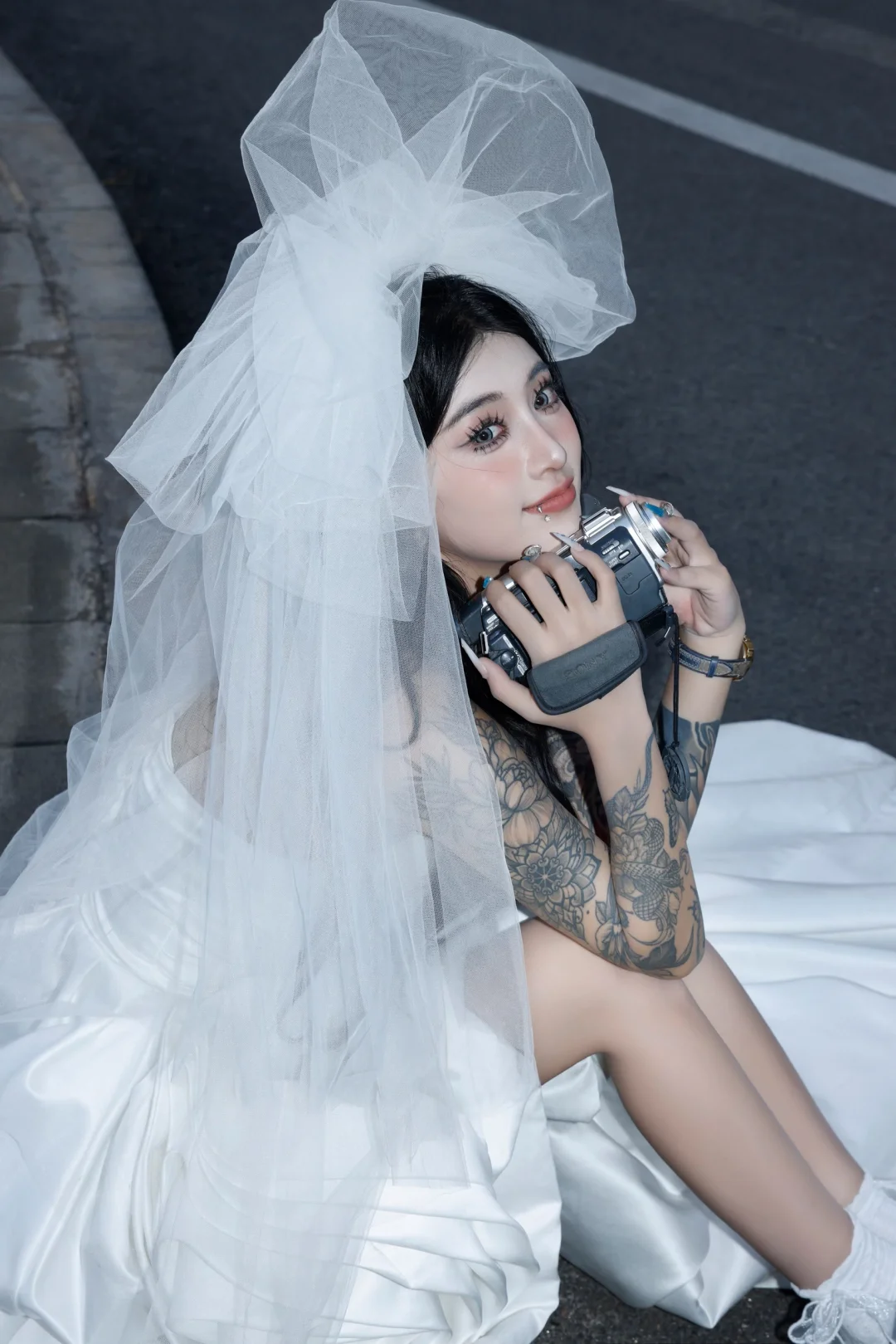 装美女好累，还好我是真美女