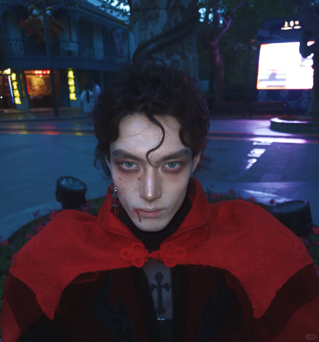 变成一只吸血鬼永远是我的舒适区.