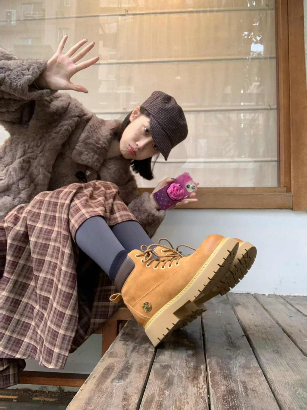 小美女出门遛狗啦