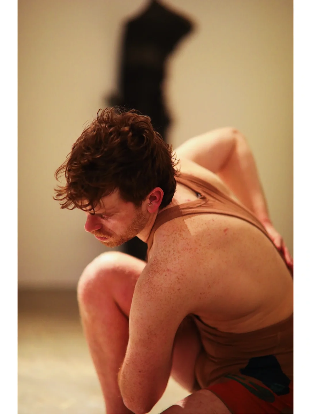 墨尔本艺术家当众脱👖