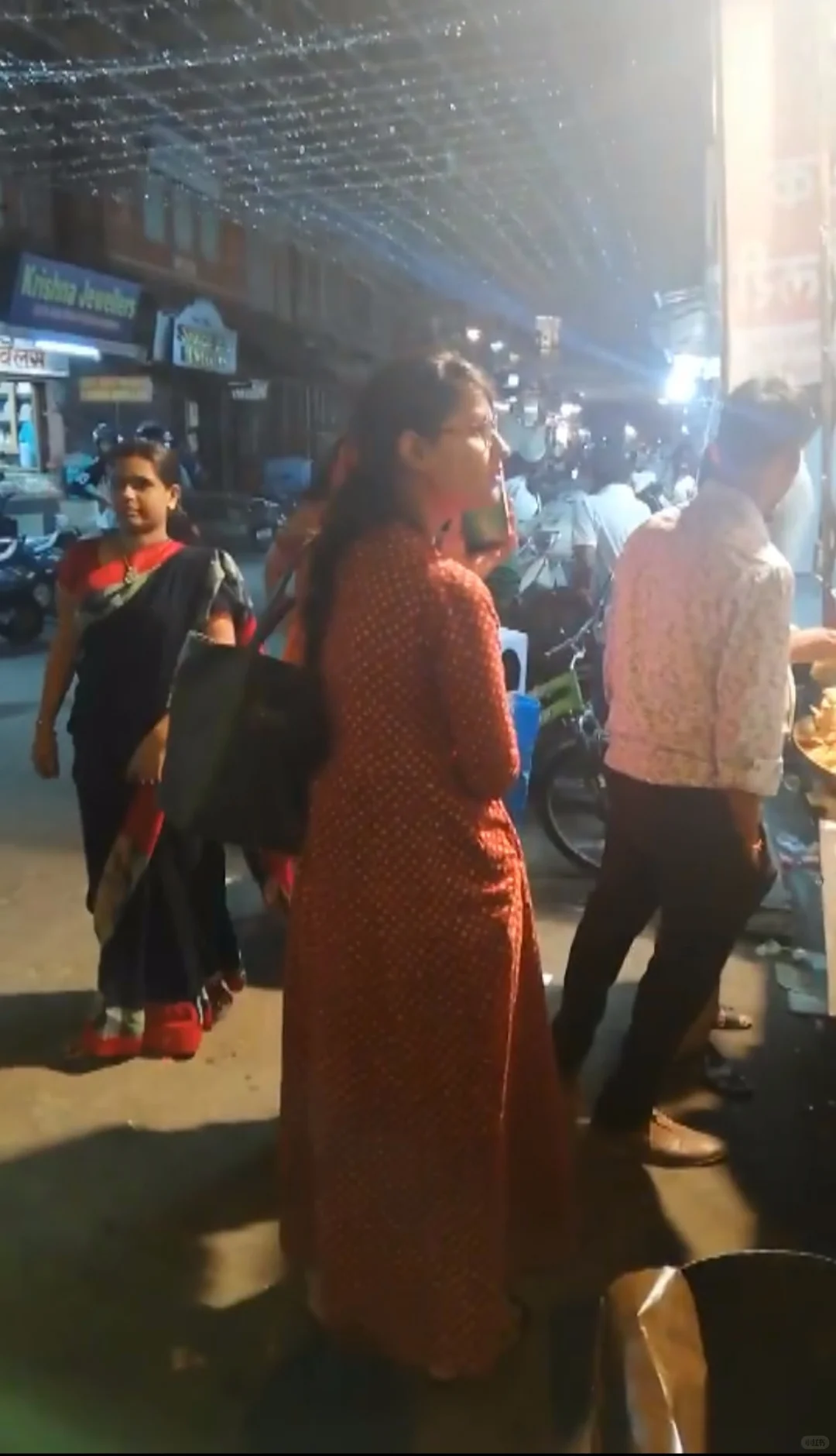 遇见一个标准的印度美女