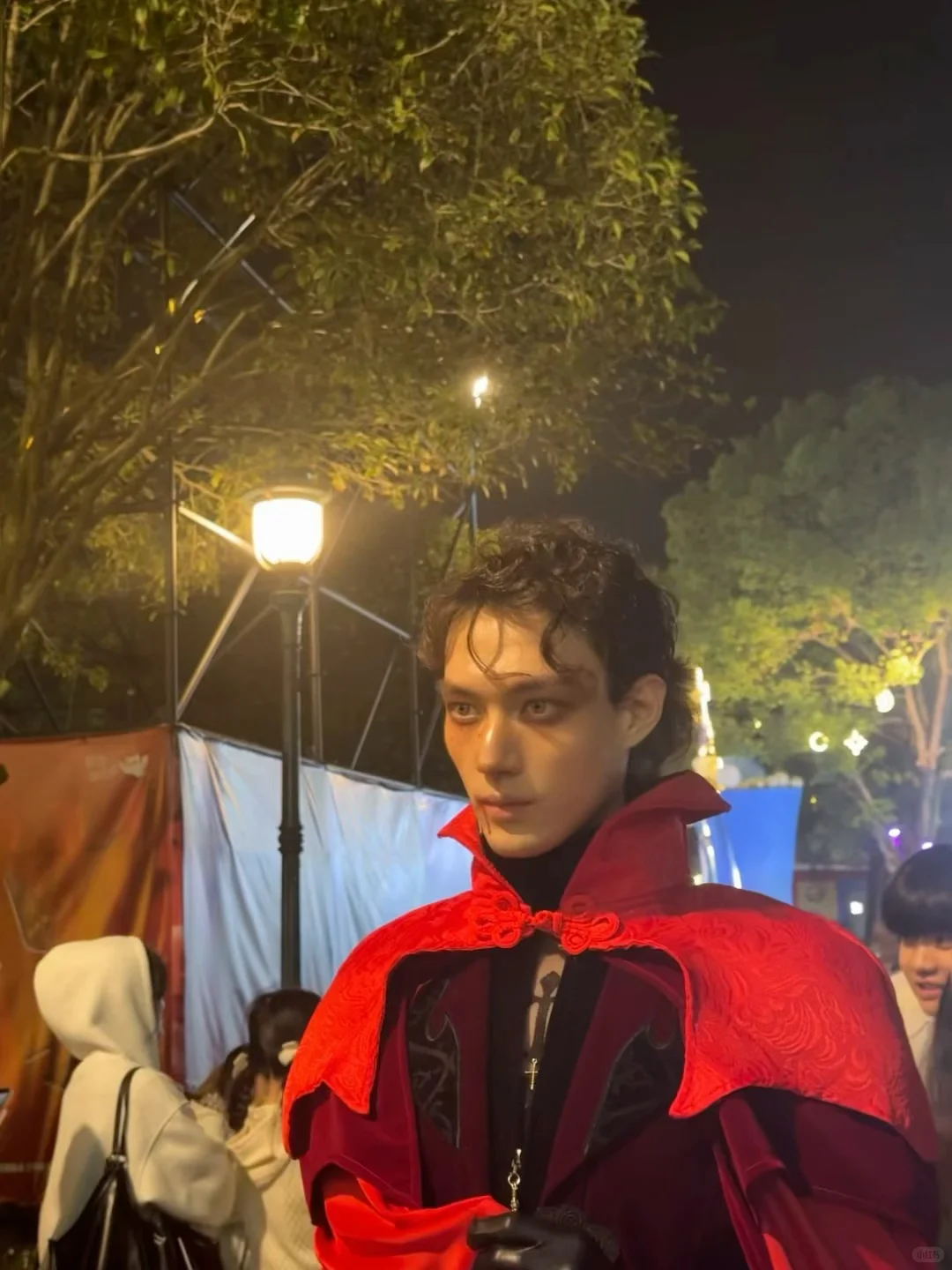 变成一只吸血鬼永远是我的舒适区.