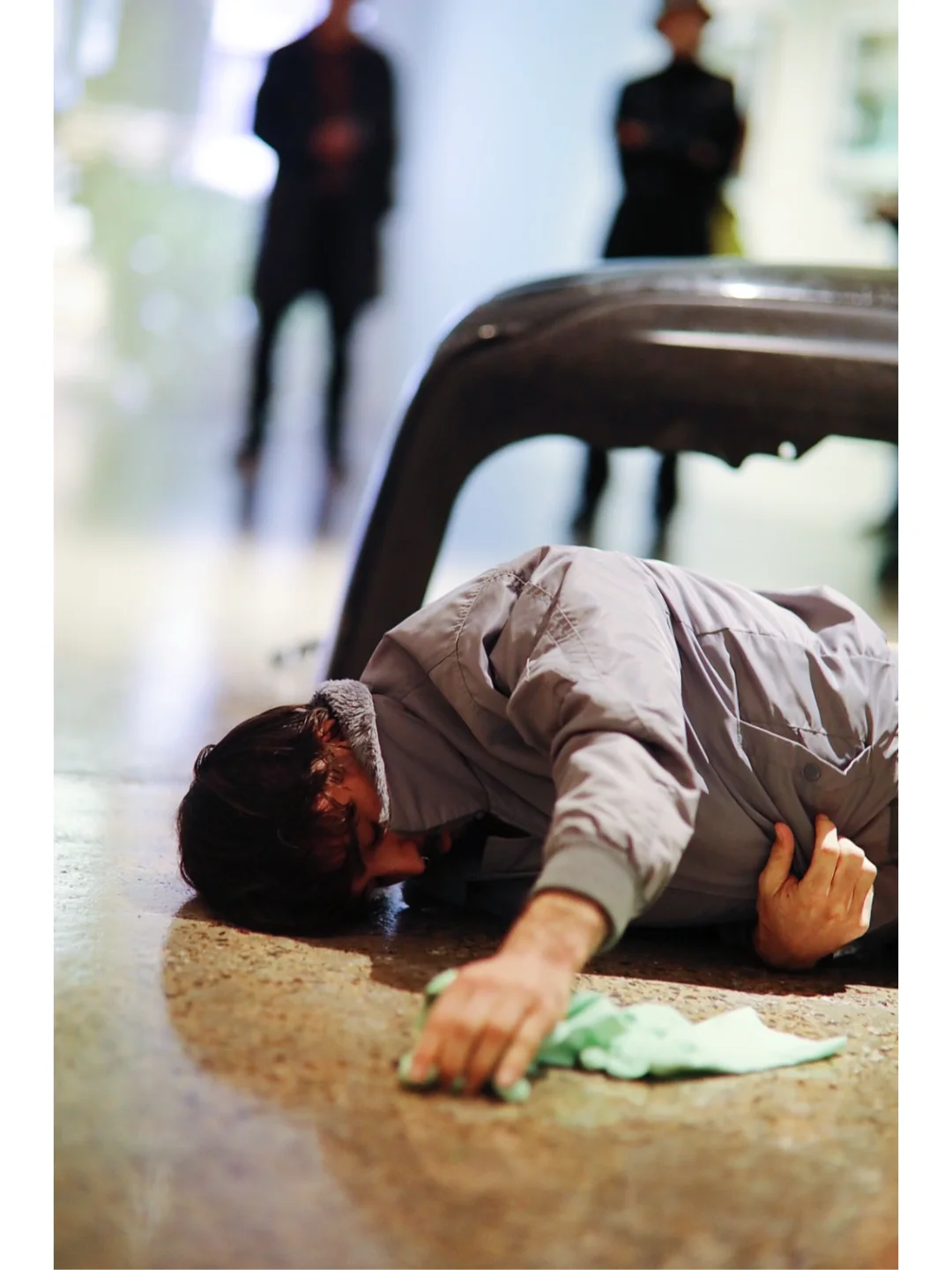 墨尔本艺术家当众脱👖