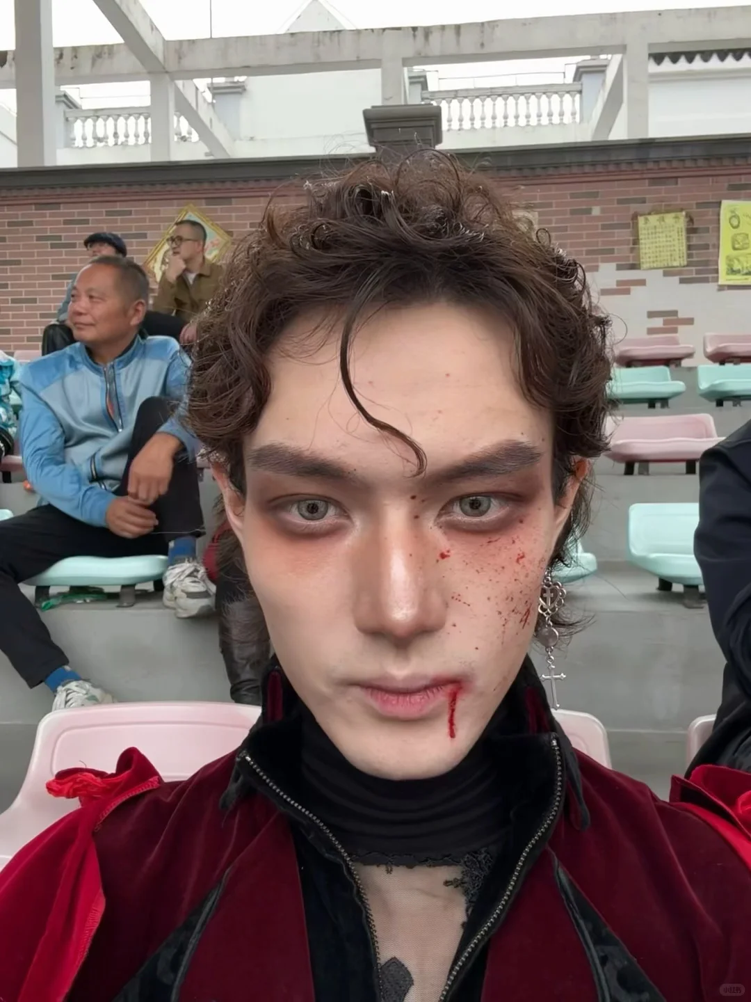 变成一只吸血鬼永远是我的舒适区.