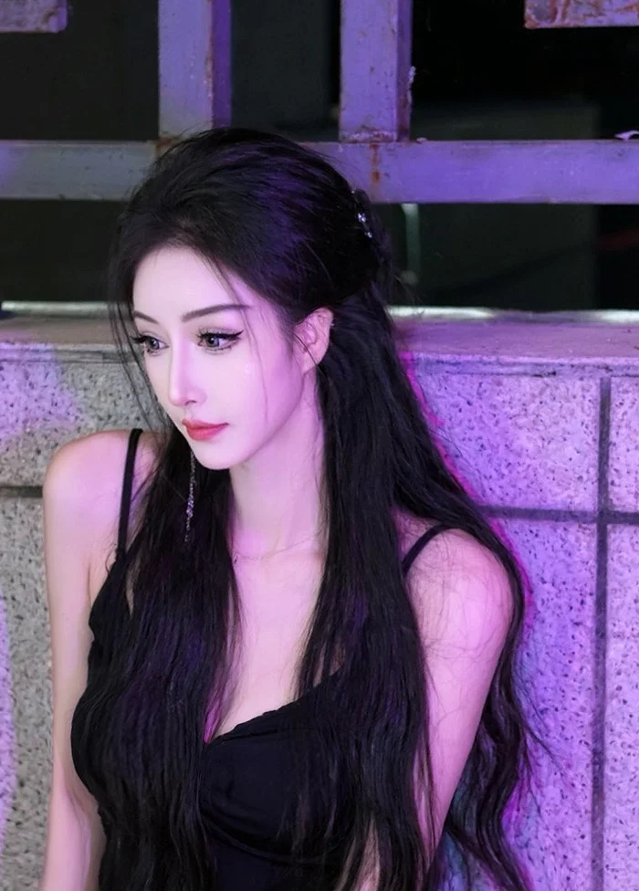 你的眼睛是宇宙坠落的星辰