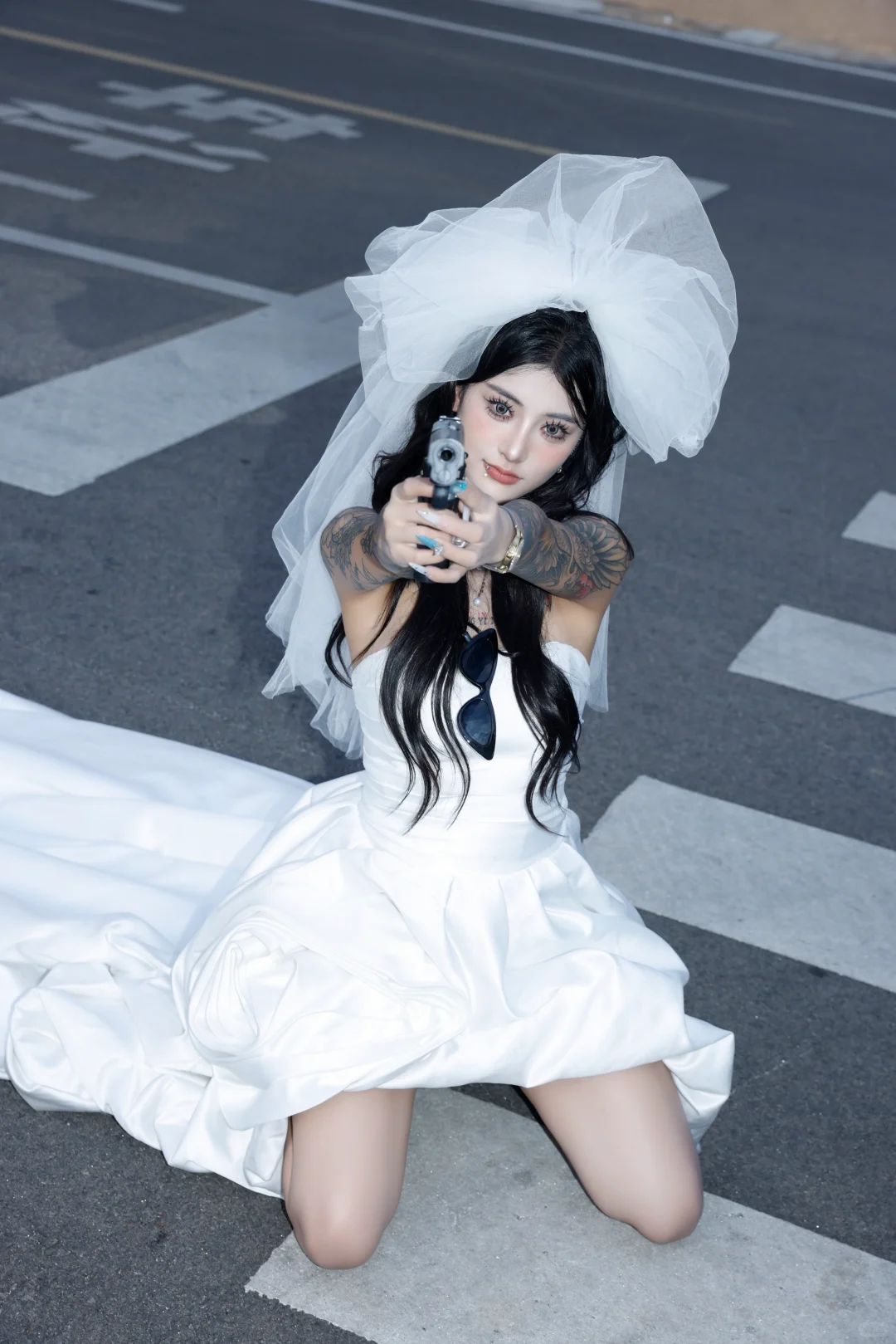 装美女好累，还好我是真美女