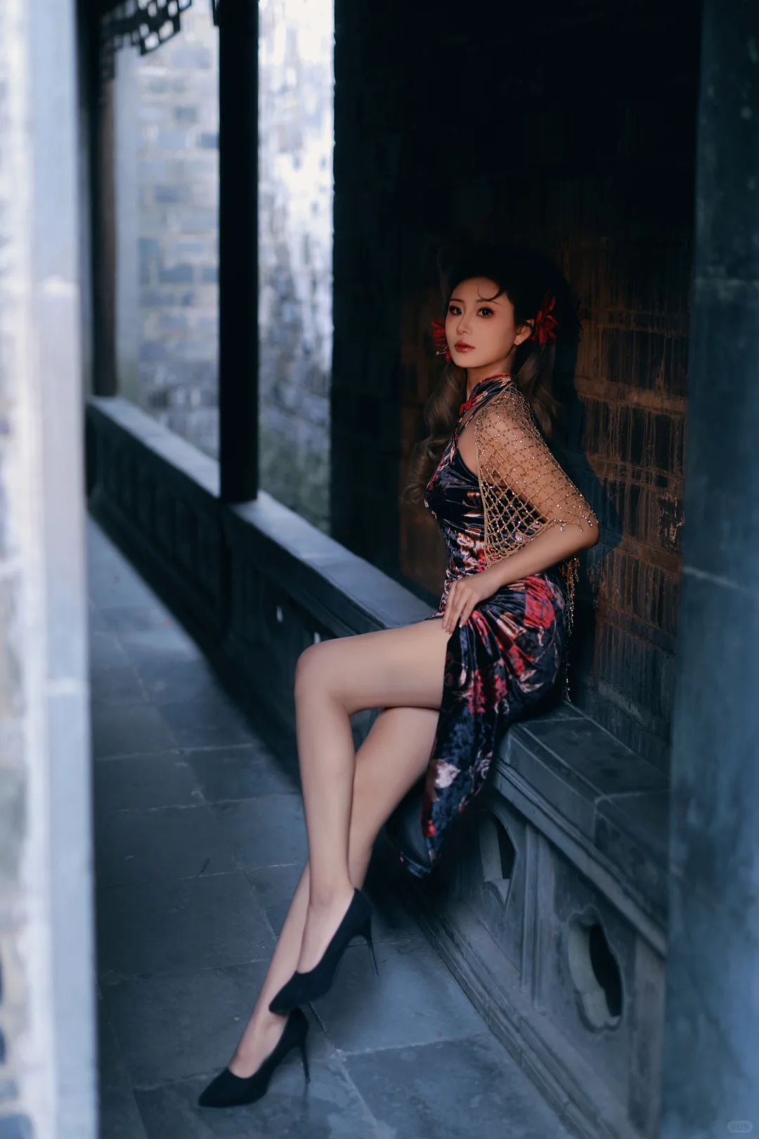 只有旗袍才能使女人身姿妙曼，风情万种