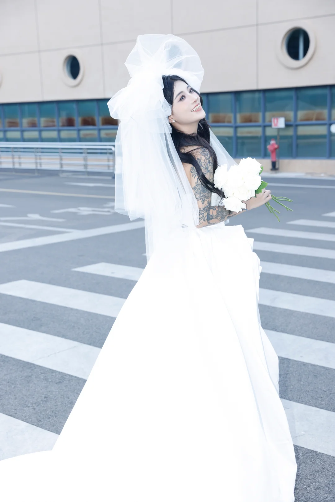 装美女好累，还好我是真美女