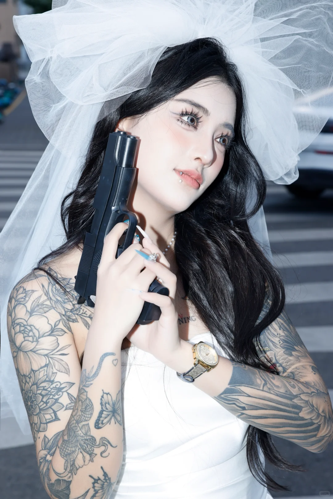 装美女好累，还好我是真美女