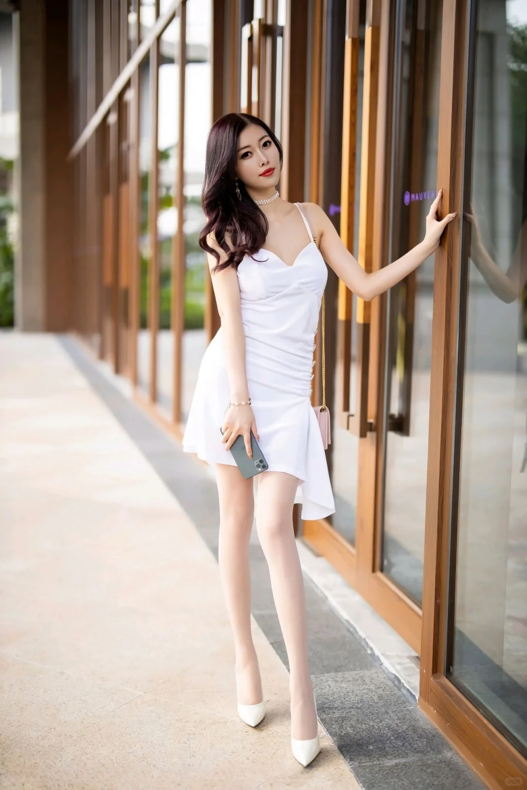 光线自然+构图简洁+姿势生活化