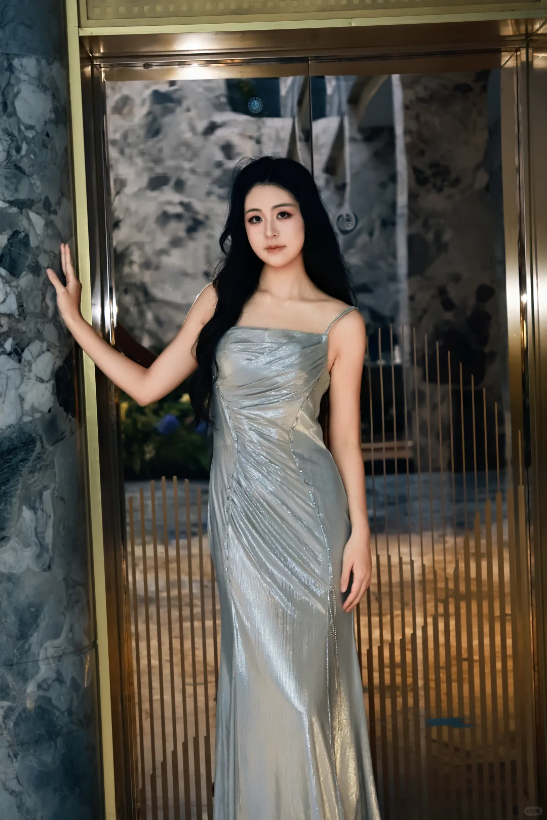 论我的摄影师把敬酒服拍成写真