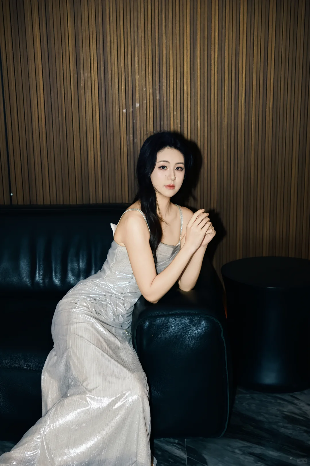 论我的摄影师把敬酒服拍成写真