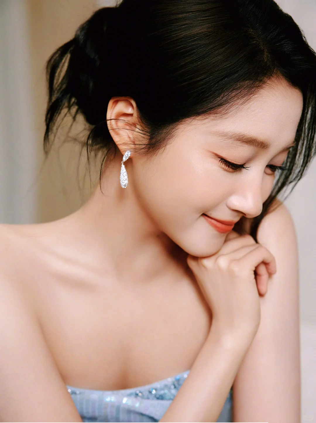 腰臀间的“彤”话，美得不似人间✨