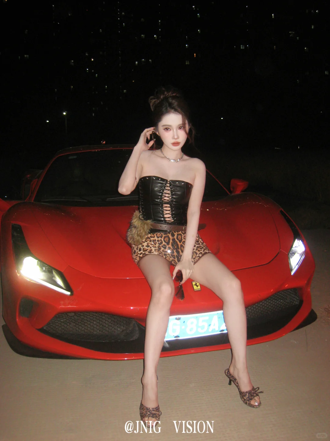 今日人设是高冷拽酷的美丽坏女人｜超跑写真