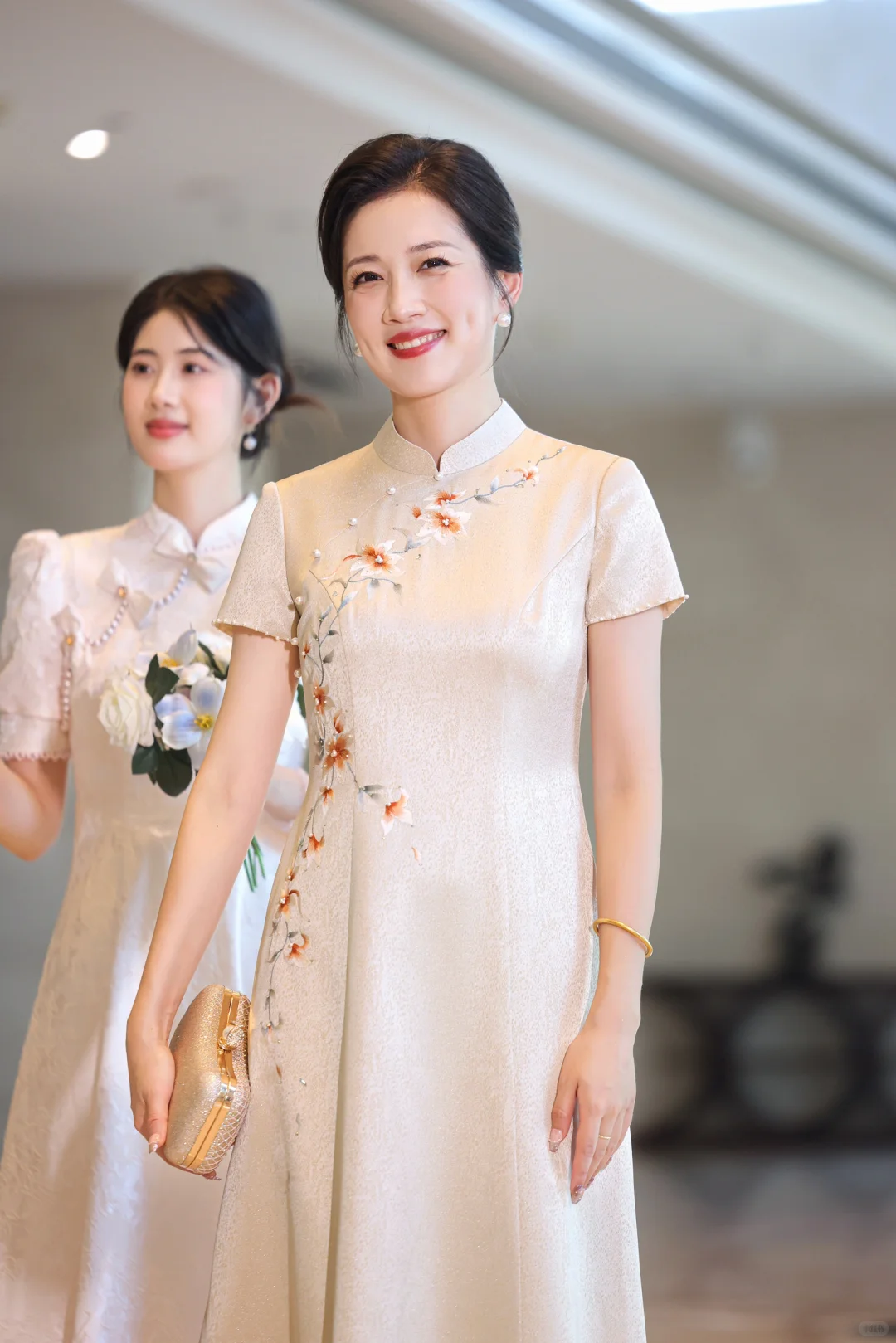 婚礼那天‼️妈妈的旗袍真的太美了～