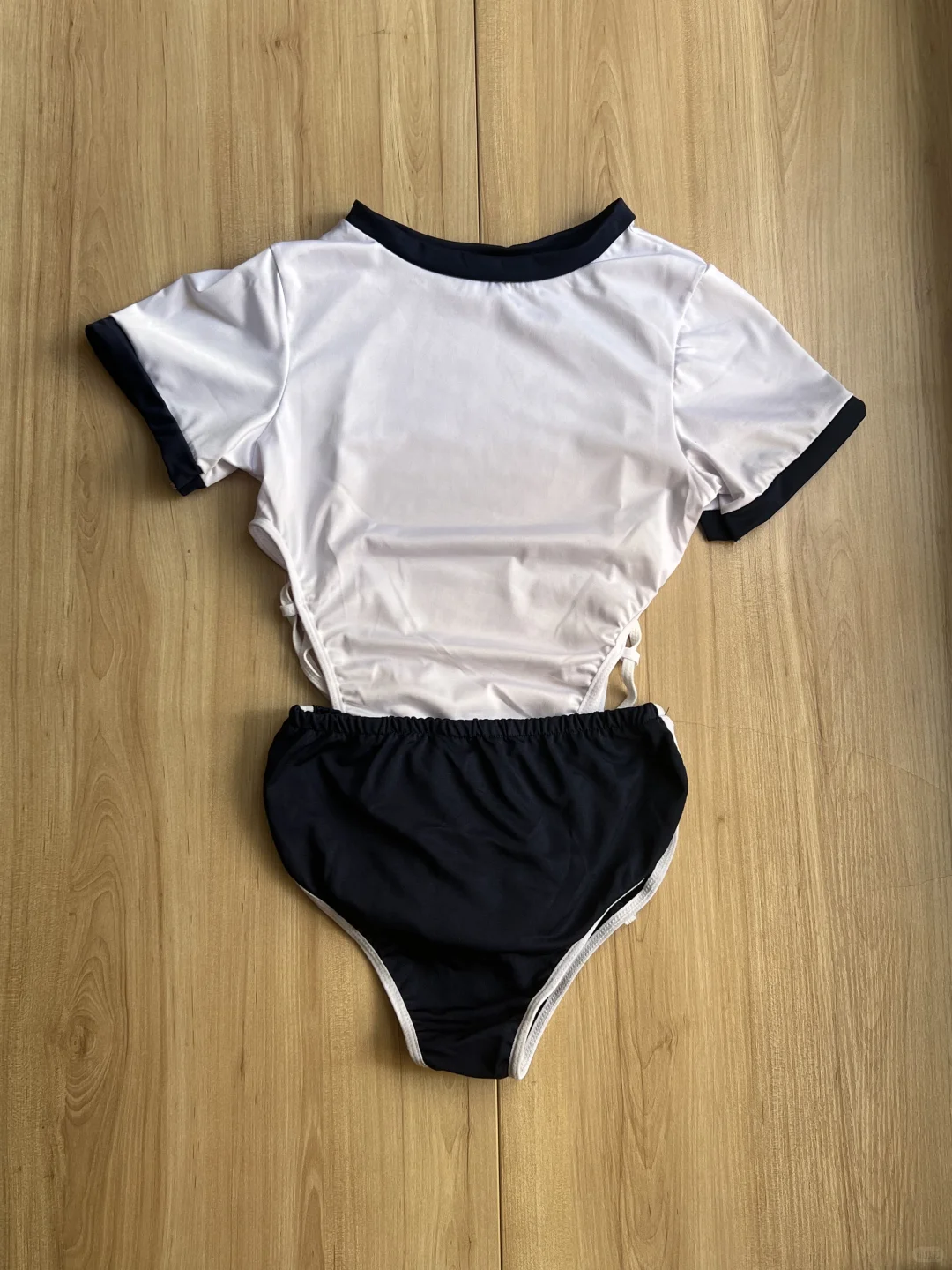 老婆们左滑❗️这件泳衣好辣！