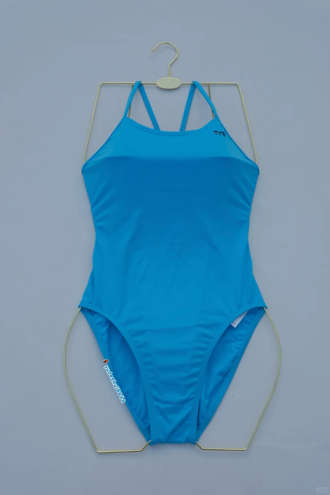 一整个爱的蓝蓝的泳衣～