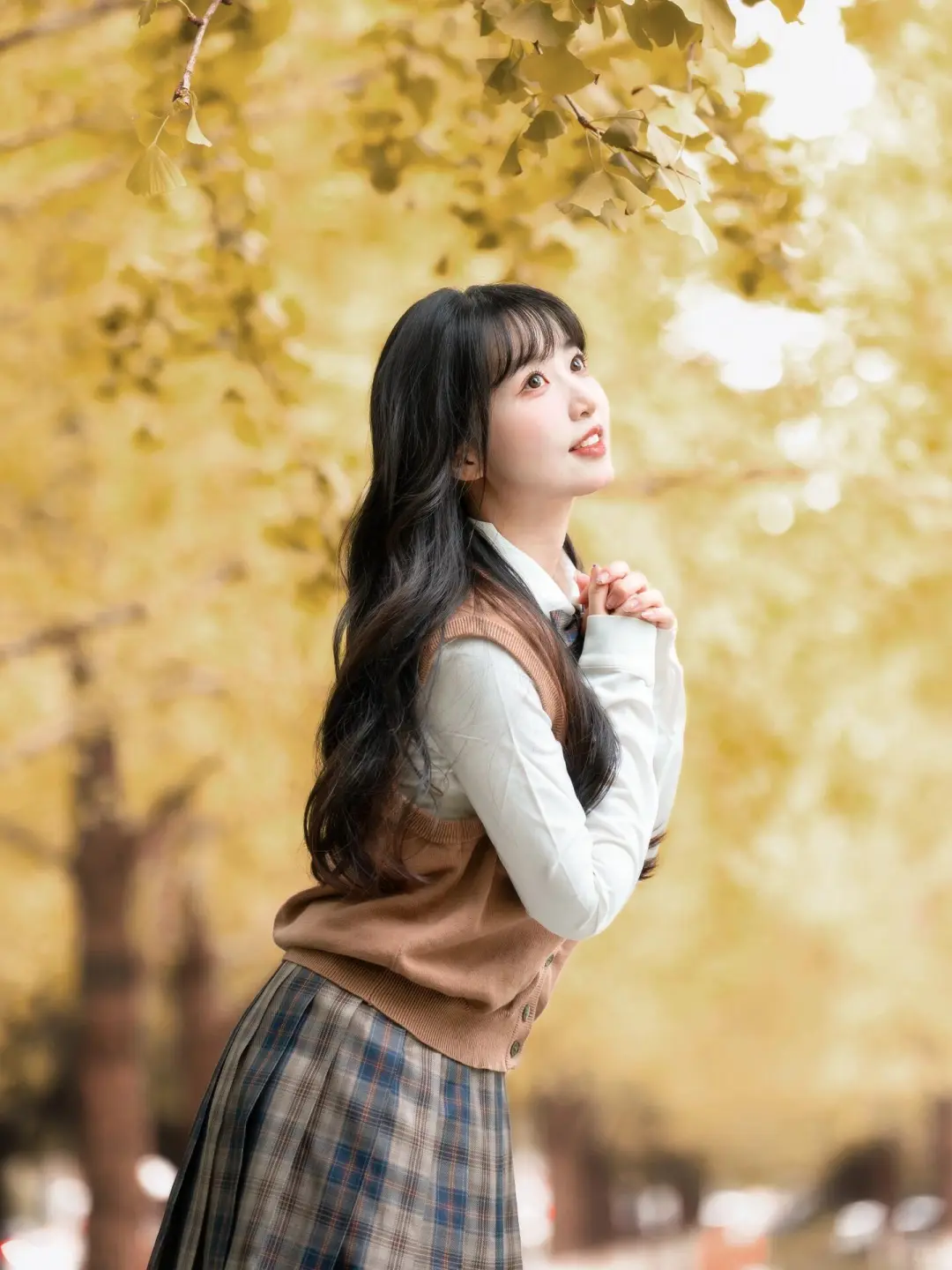 秋天银杏叶甜妹风拍照姿势，姐妹们收藏啦！