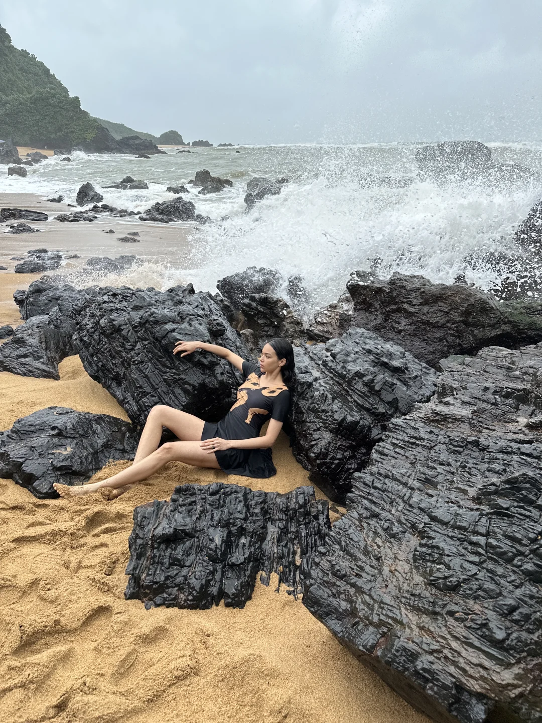 黑金泳装主题就要找黑礁石金沙滩场景