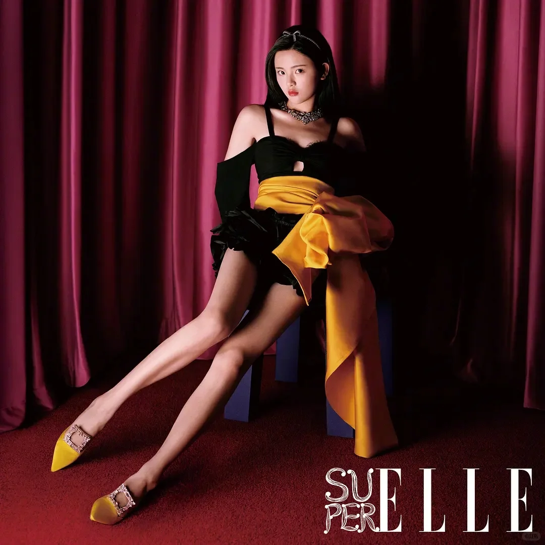 杨超越性感长腿写真