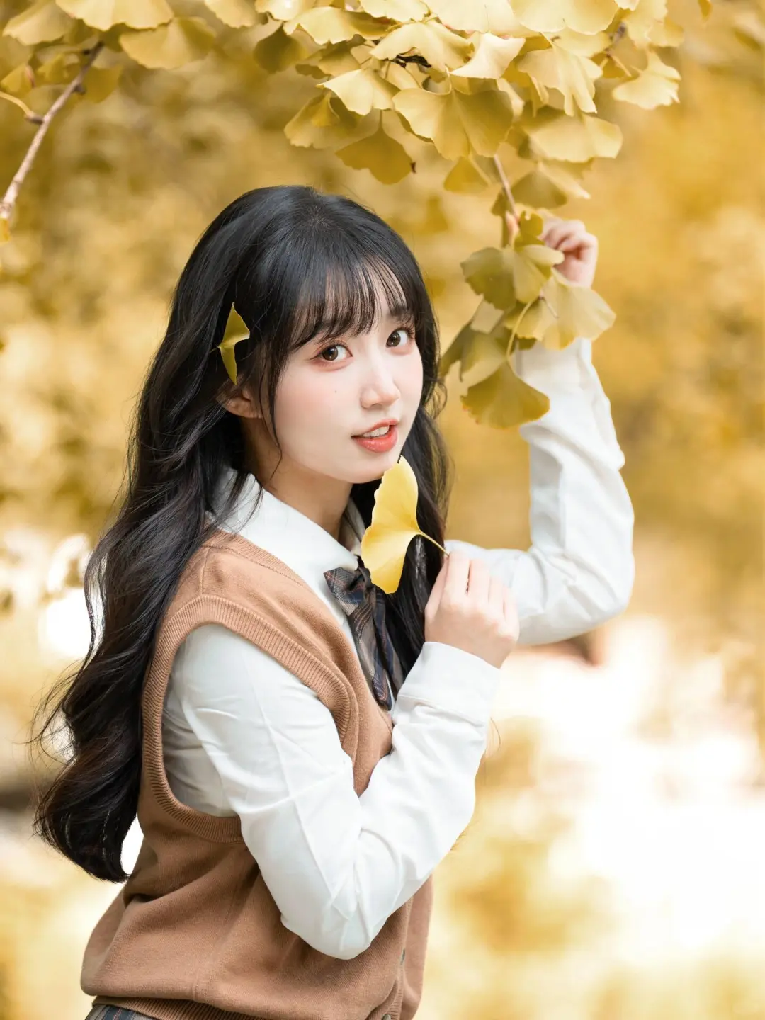 秋天银杏叶甜妹风拍照姿势，姐妹们收藏啦！