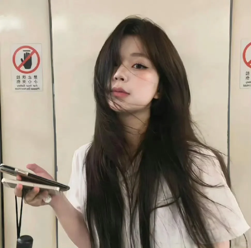 𝑾𝒆𝑪𝒉𝒂𝒕｜清冷感女头