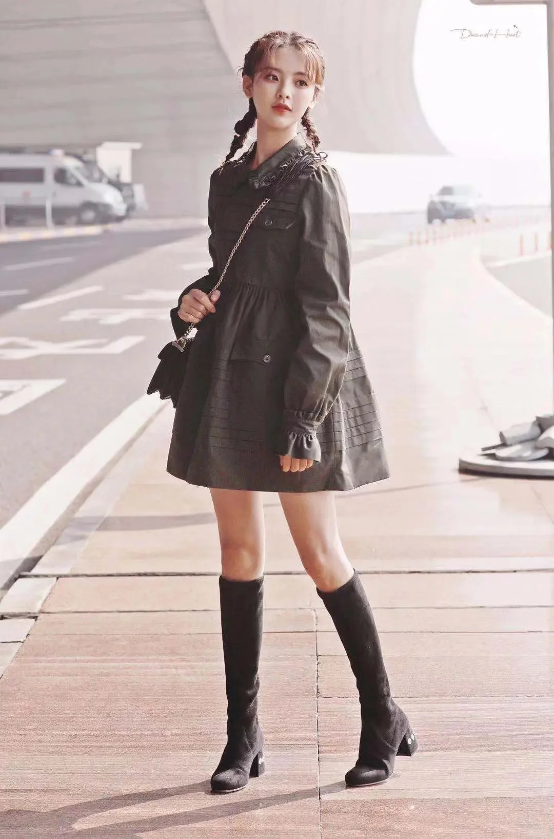 杨超越性感长腿写真