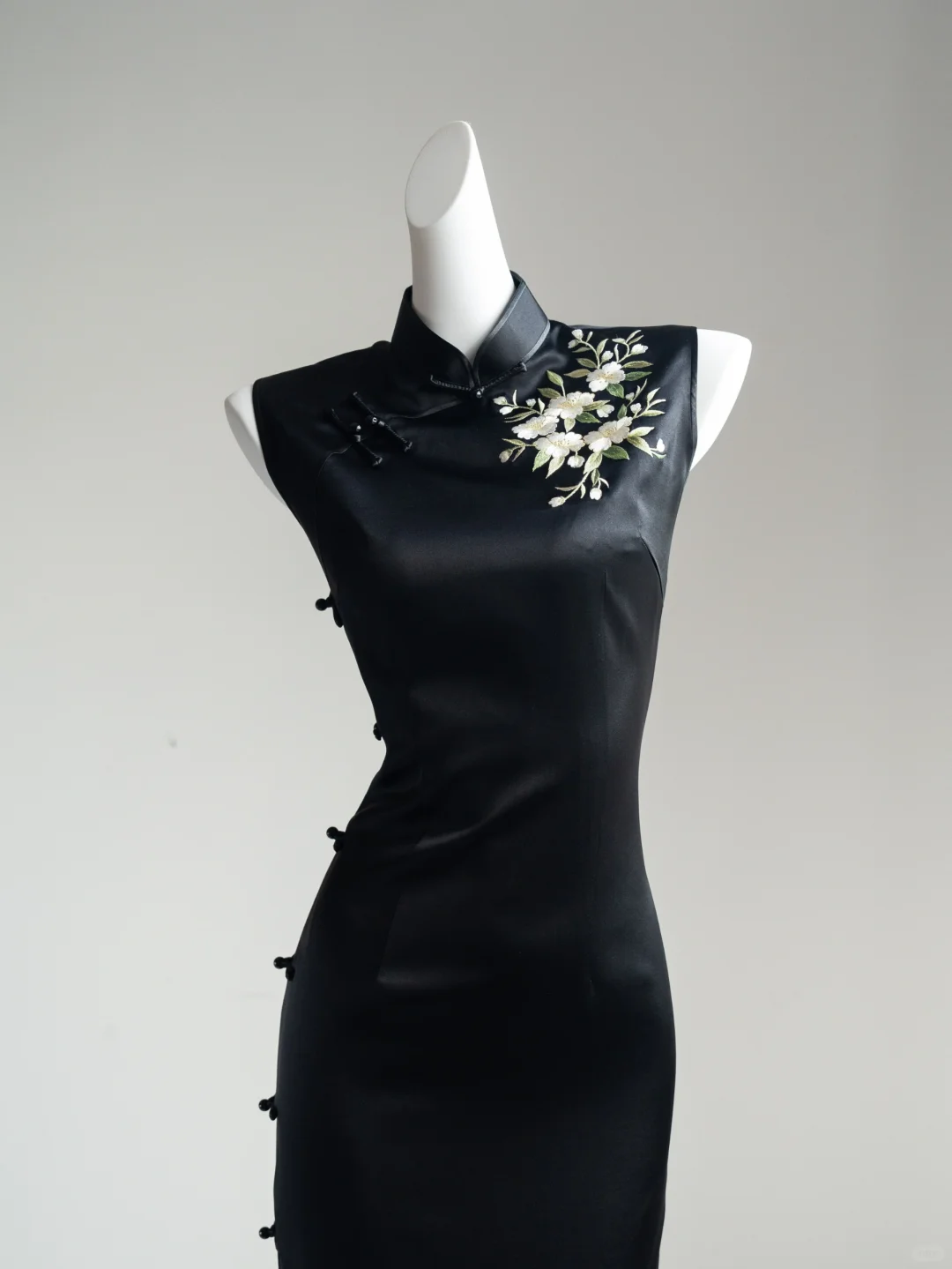 暗夜茉莉 有一种黑道大小姐的沉稳自信！