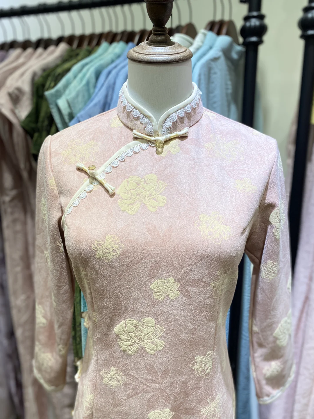 天津滨江道百元旗袍店）买啦两件开心!