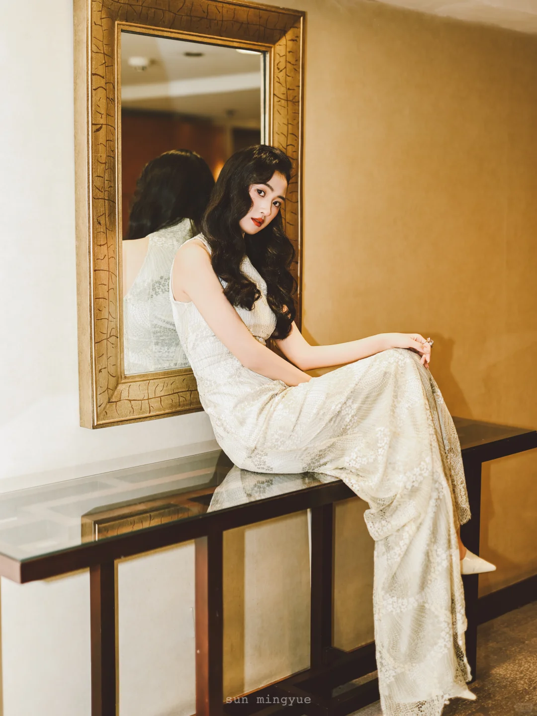 新中式旗袍披发造型好美