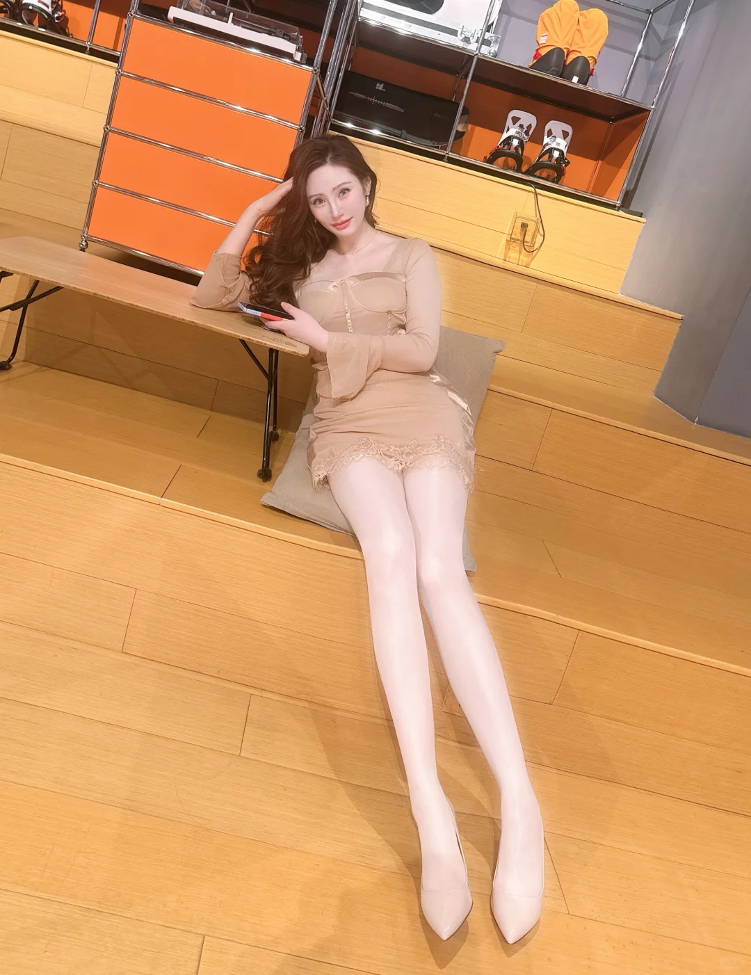 在黑丝和肉丝中选择了闪肉丝