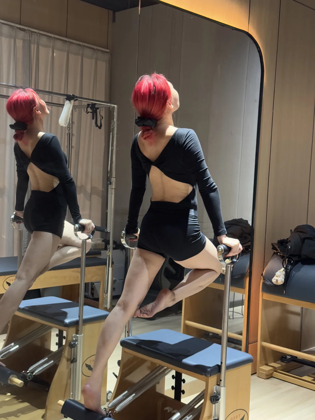 喜欢这个姿势，感觉好像美少女变身哈哈