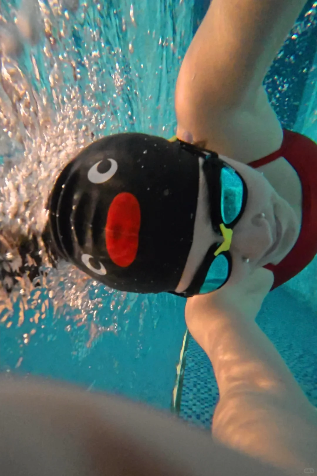 红色泳衣｜今天超强壮💪