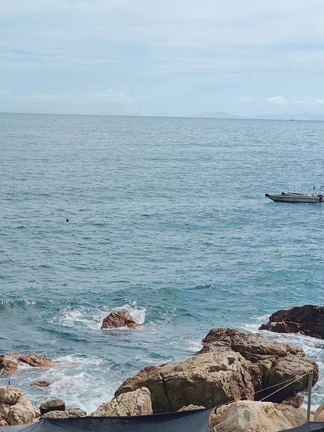 大海与红辣的泳衣更配噢🌊