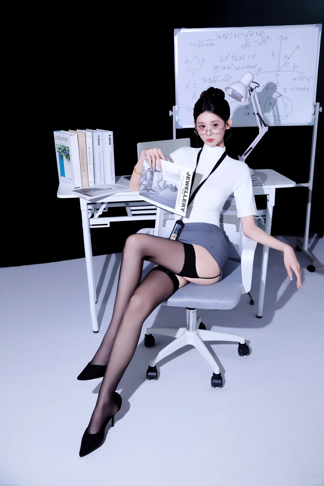 麻辣女教师🔥💻办公室海妖风丨御姐写真