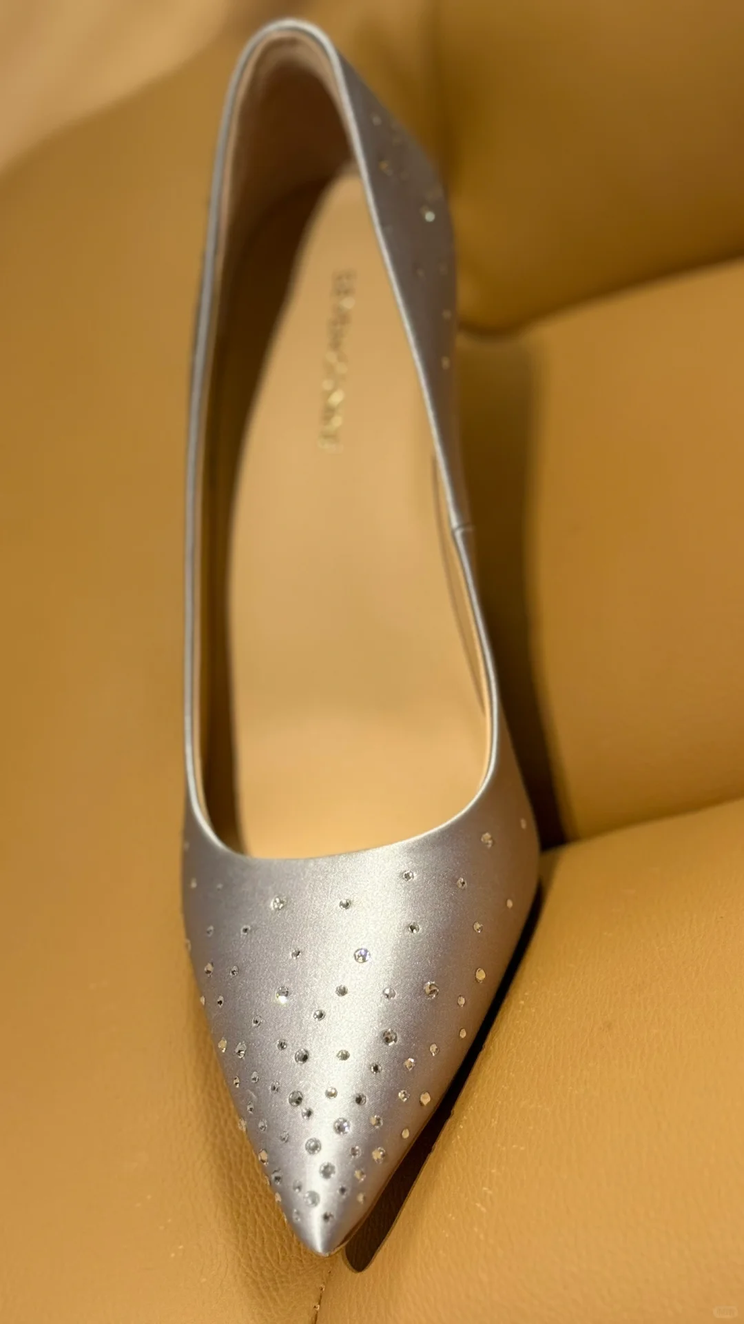 谁能拒绝bling的水晶高跟鞋和绫丝的丝袜