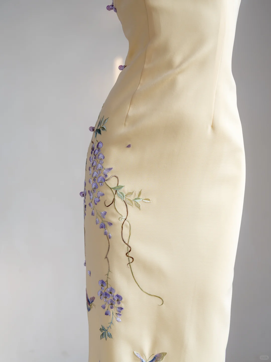 紫藤花版“紫定辉黄”旗袍真的太哇塞了！