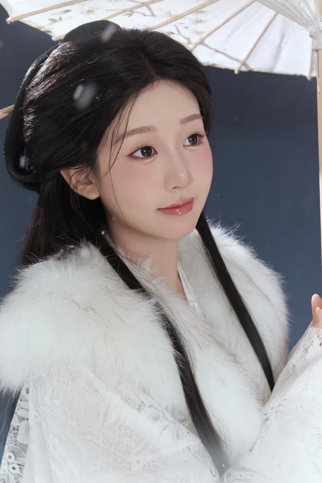 “ 岁末听雪落，浮世有清欢 ”