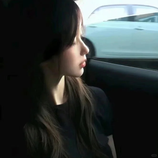 𝑾𝒆𝑪𝒉𝒂𝒕｜清冷感女头