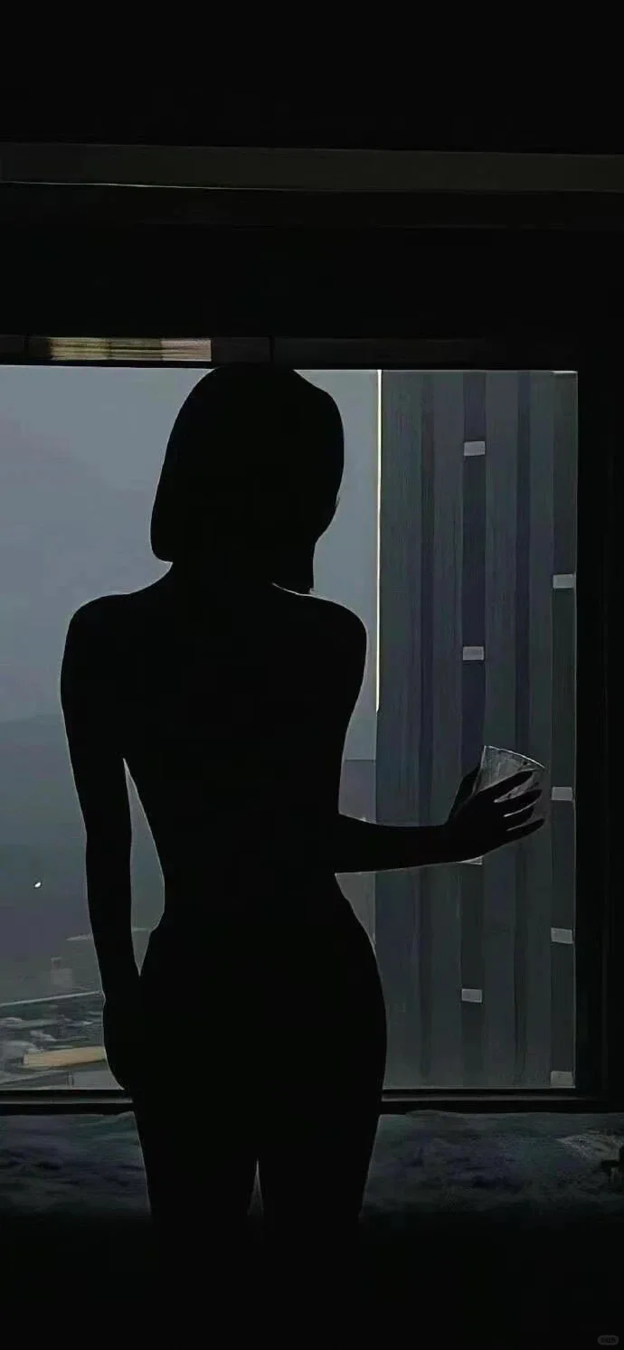 暗色系御姐 壁纸