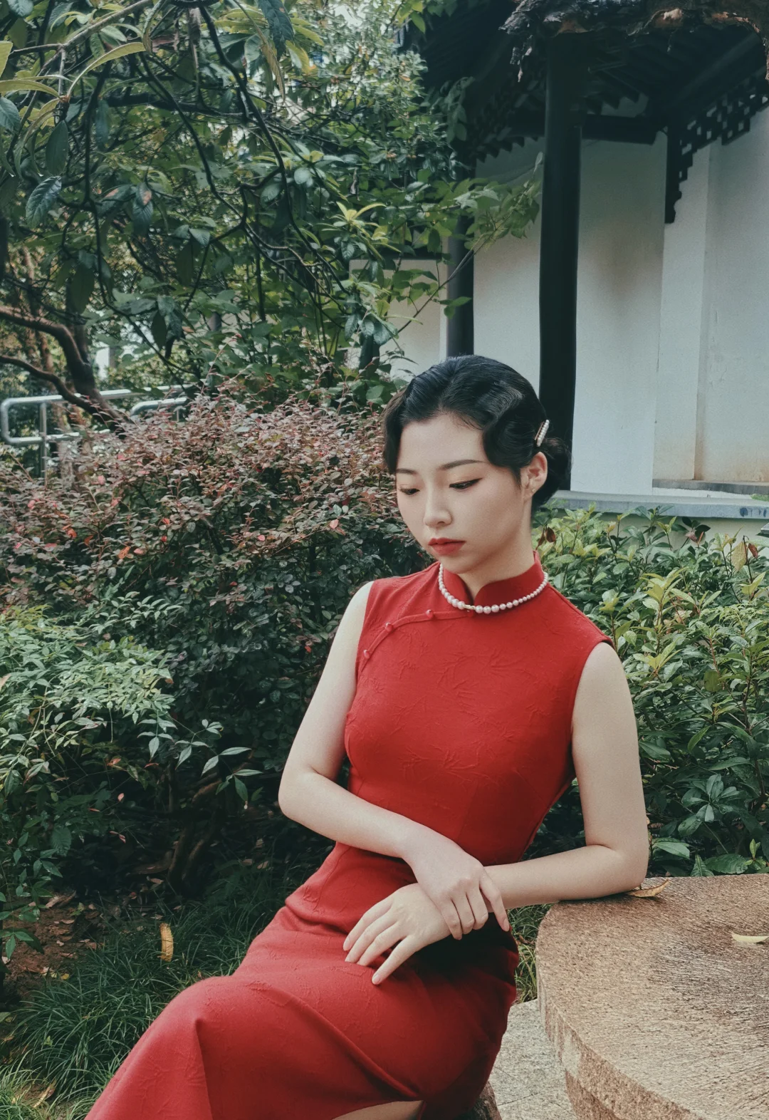 旗袍美人，谁敢信这是02年的小妹妹！