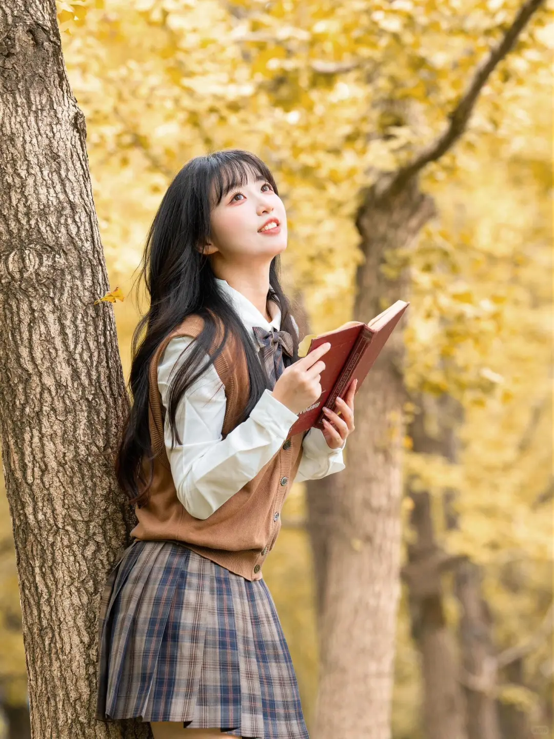 秋天银杏叶甜妹风拍照姿势，姐妹们收藏啦！