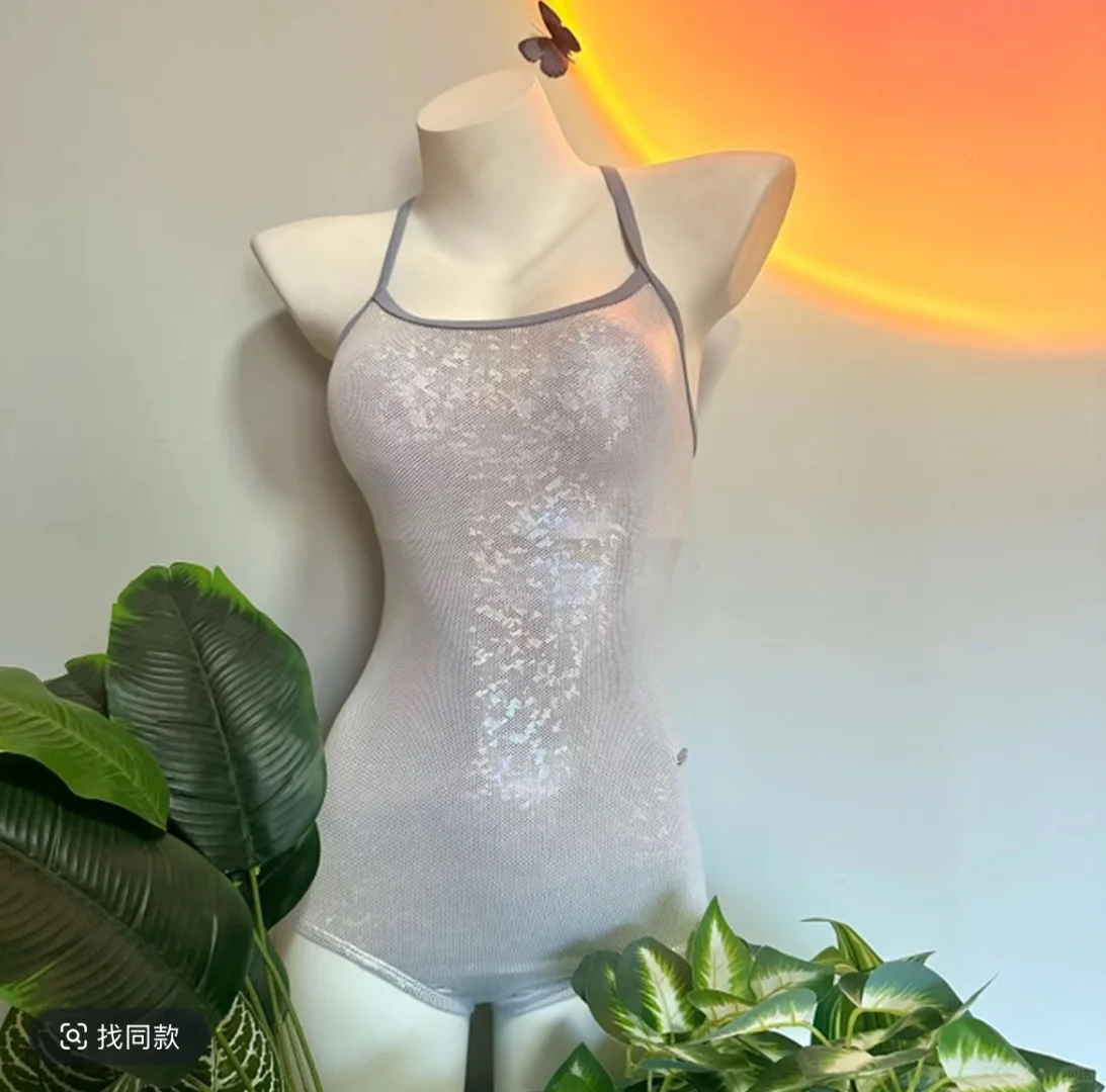 从平角泳衣到三角泳衣