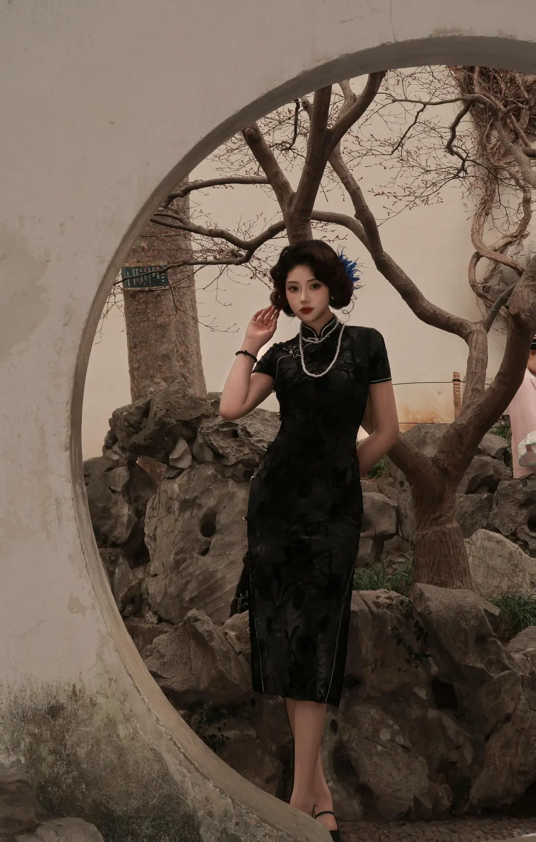 来苏州必须做的手推波，黑色旗袍别太有韵味