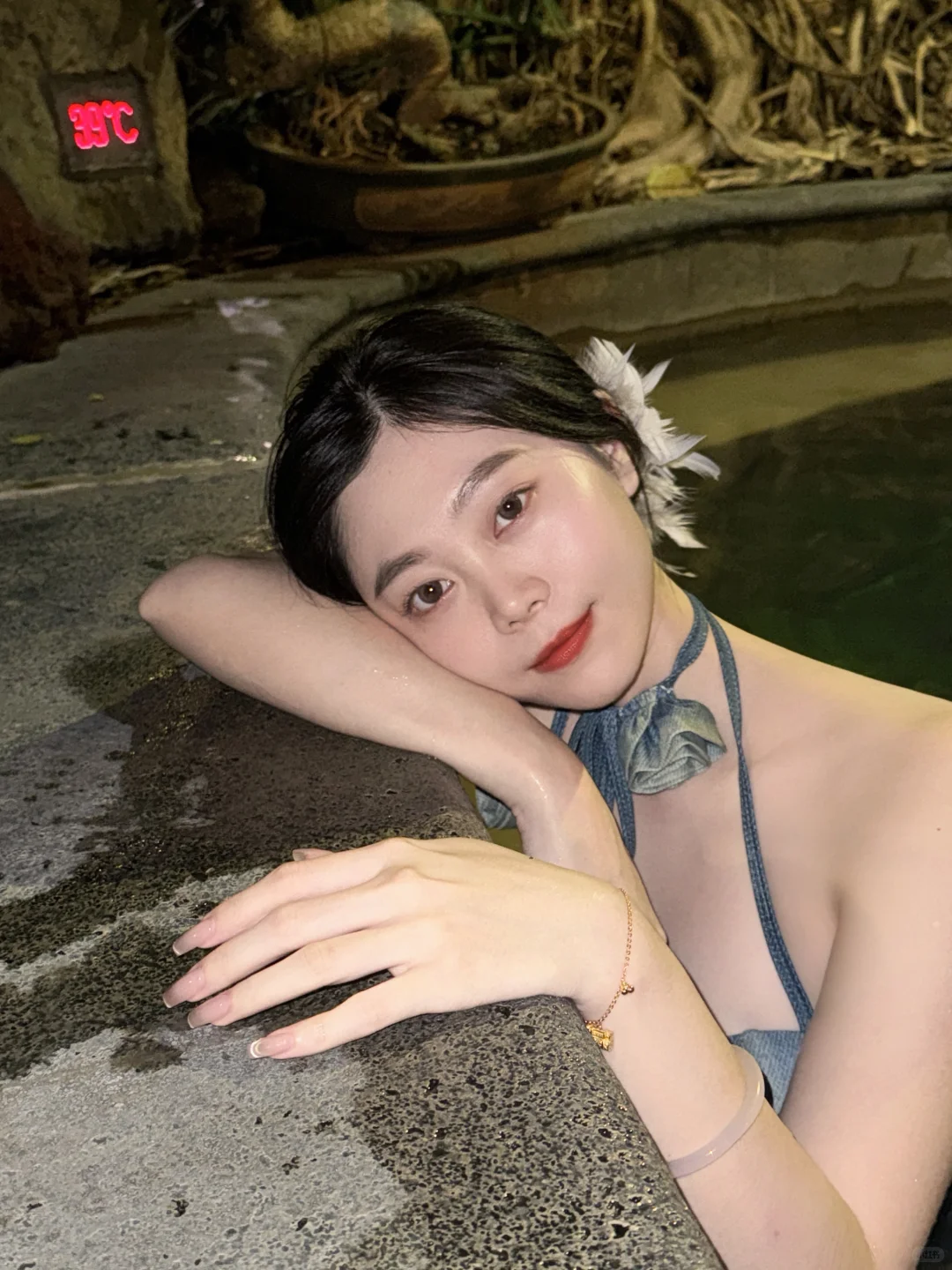 好闺闺给俺拍的人生温泉泳衣大片👙