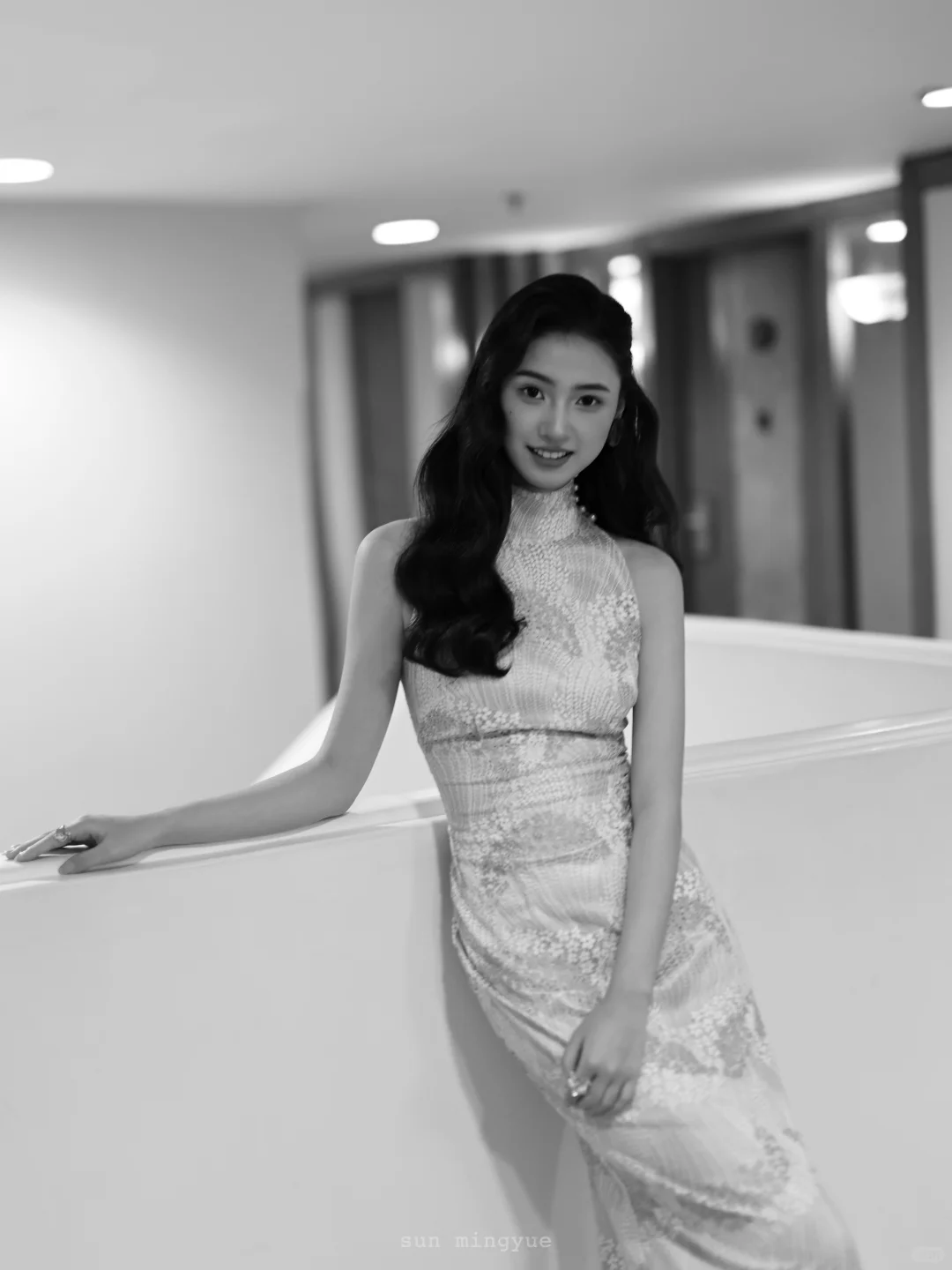 新中式旗袍披发造型好美