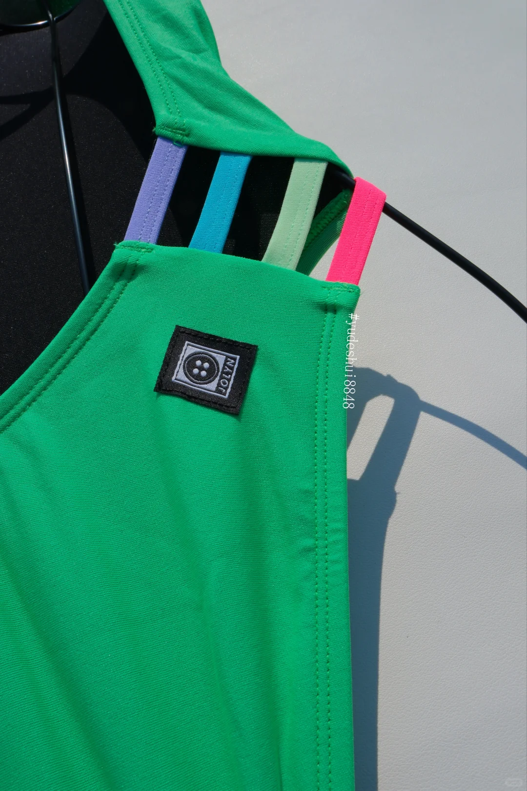 看到这条泳衣你会选哪个颜色