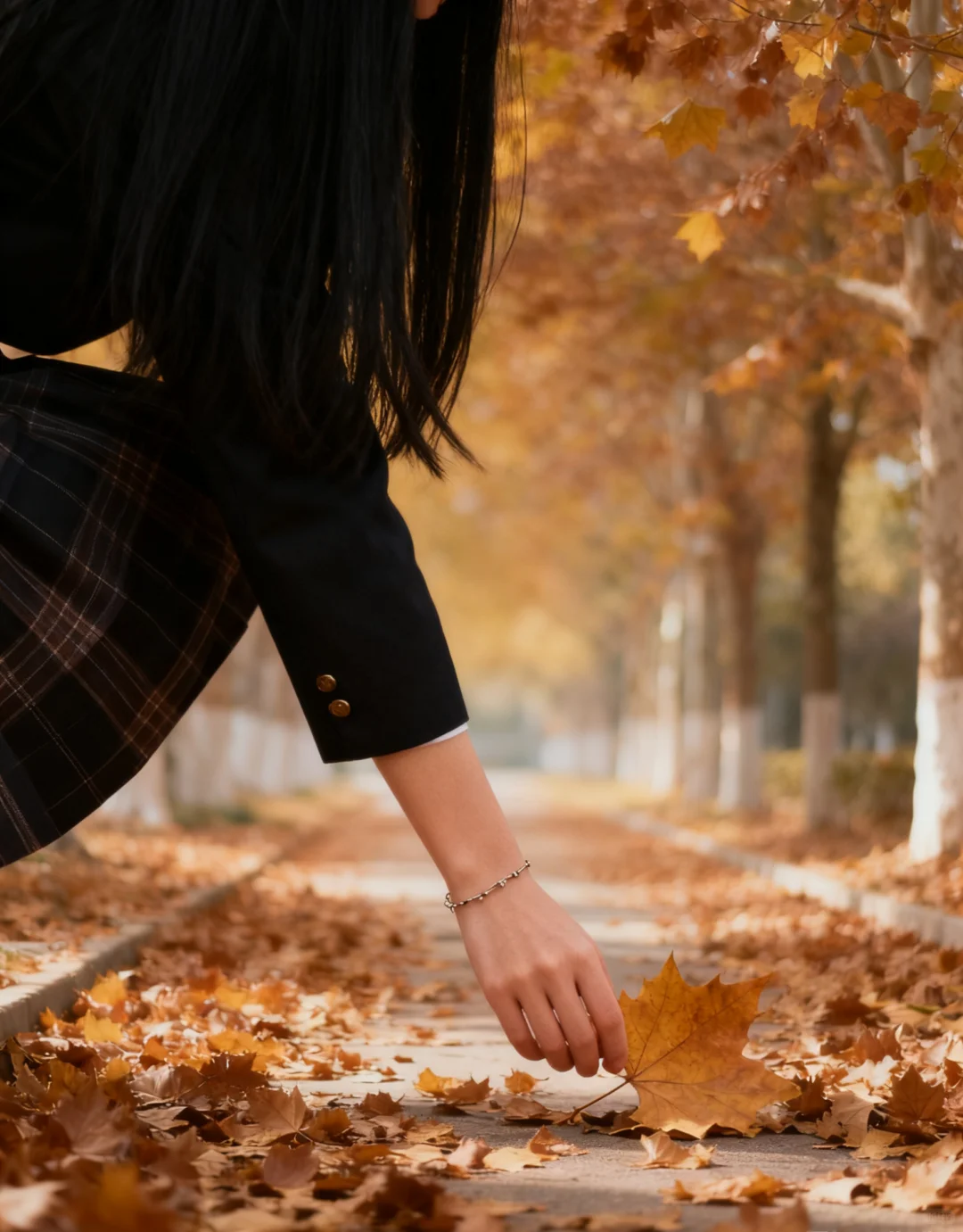 🔥秋日氛围感焊在身上！梧桐叶互动拍照姿势