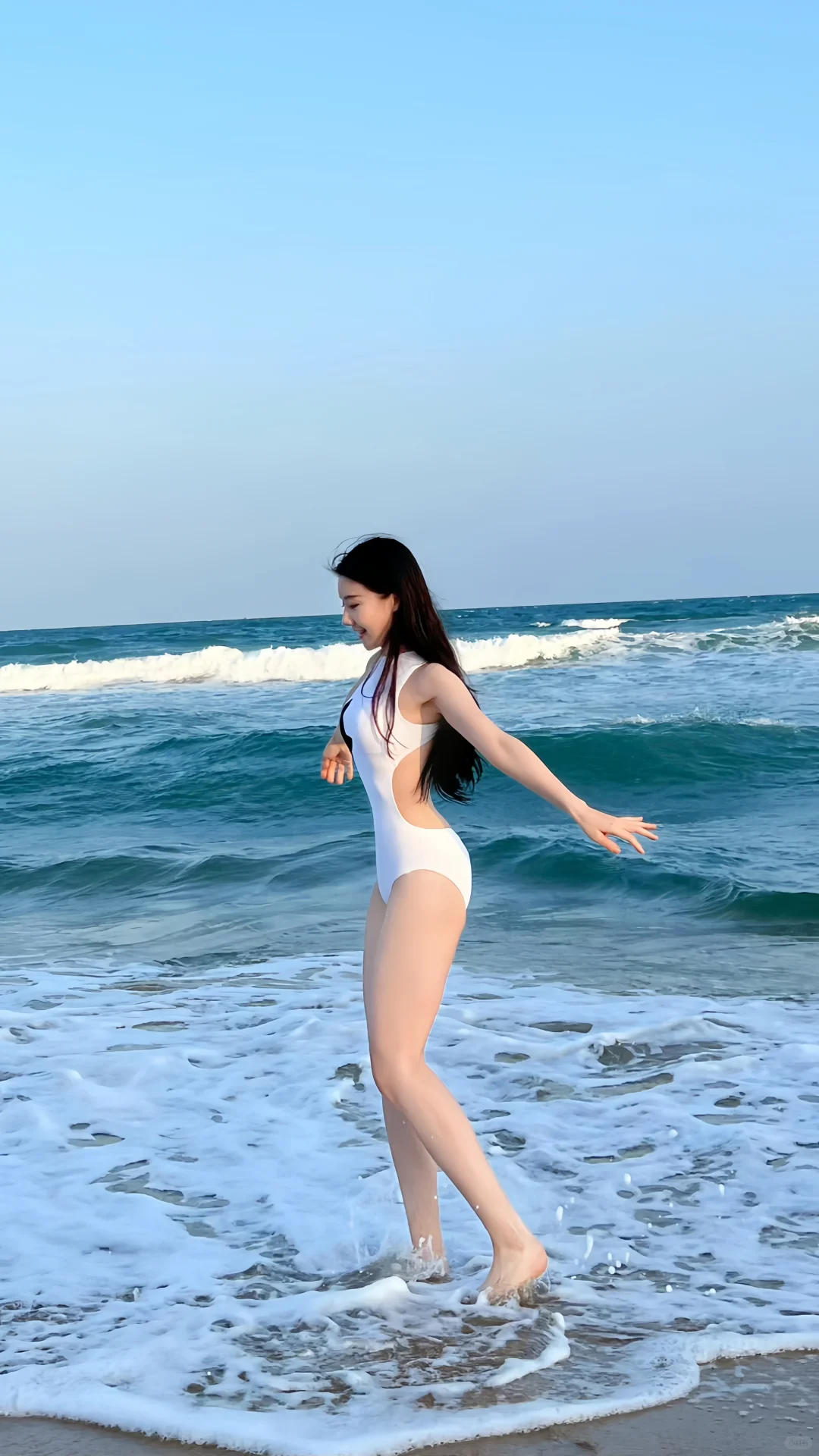 王鹤润｜海边泳装 比基尼，身材真好！