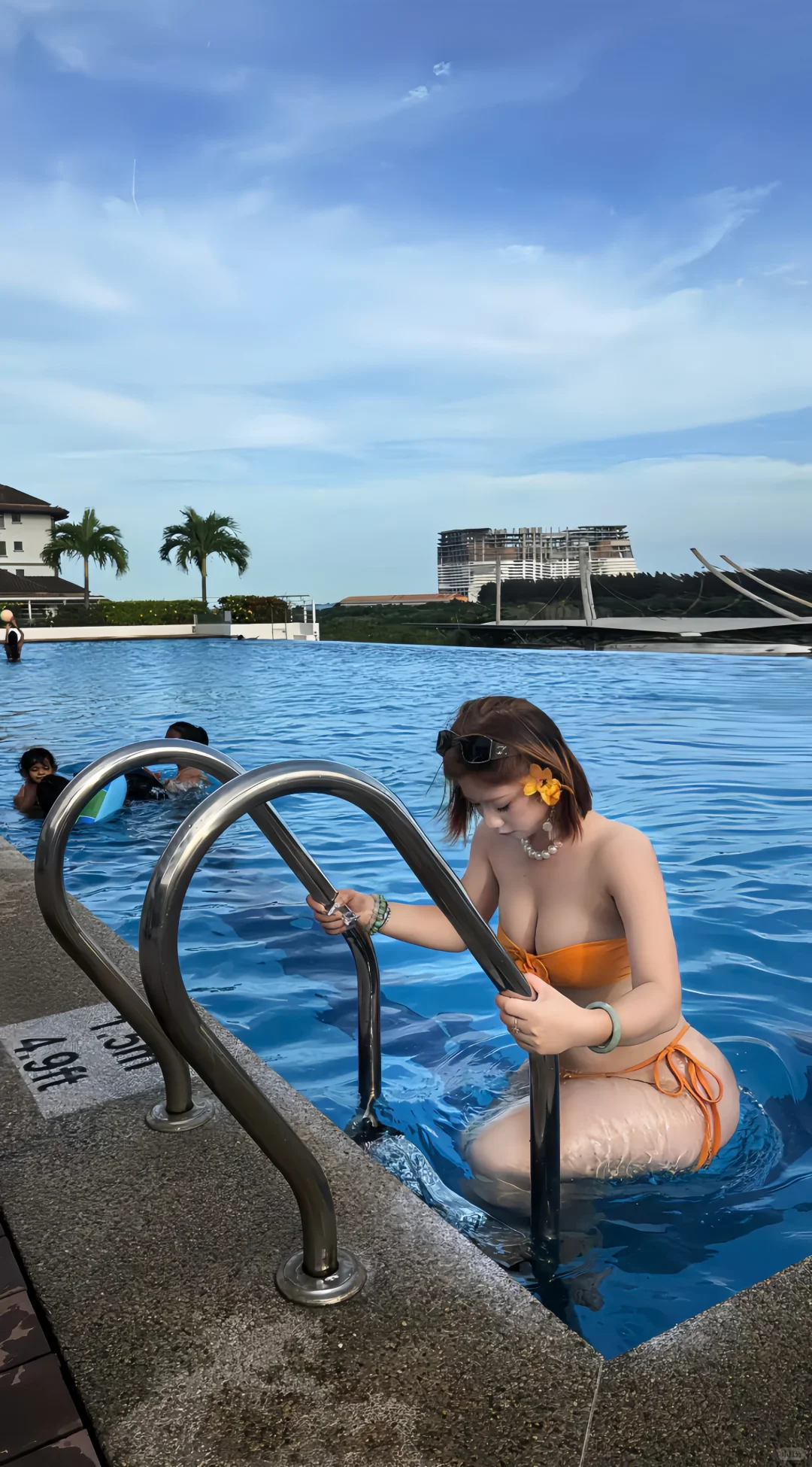玩一下水吧，泳池拍照📷